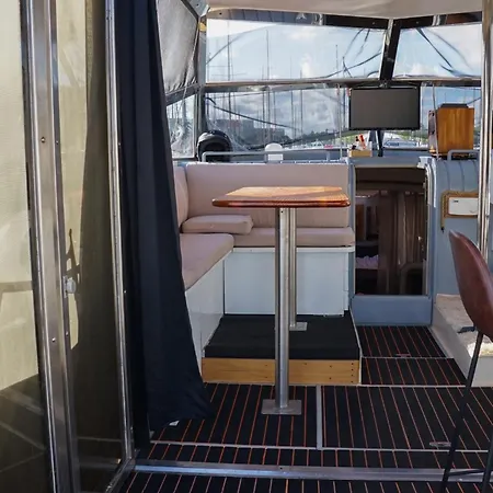 Bateau Cocoon En Amoureux Botel Bordéus